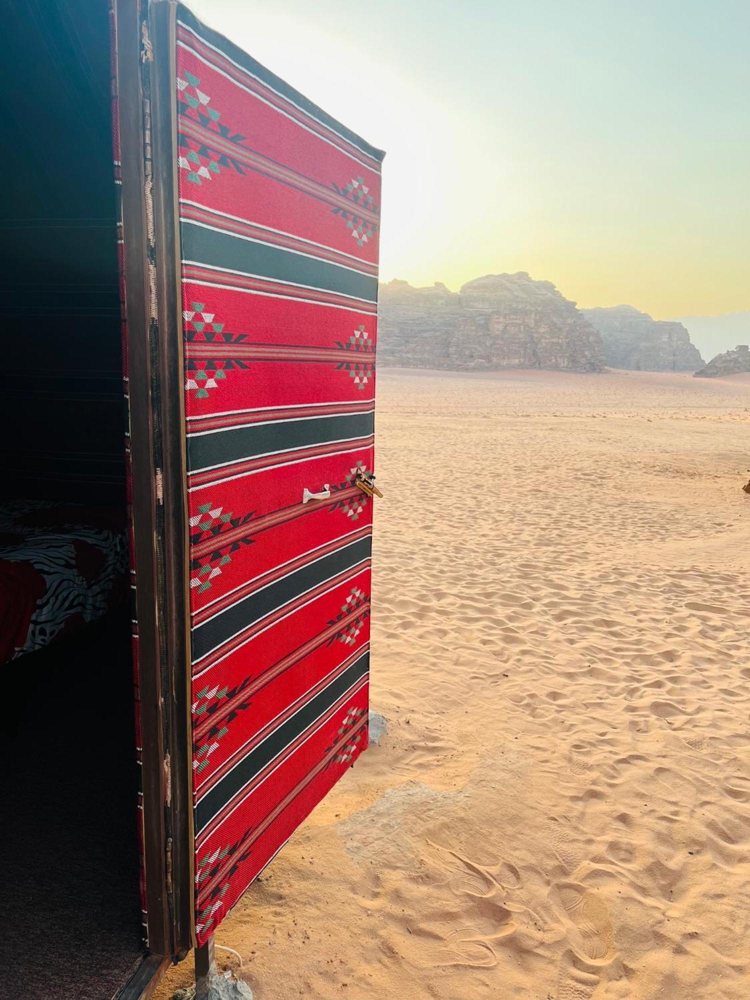 Bedouin Host Camp& With Tour Hotel Wadi Rum Exterior foto